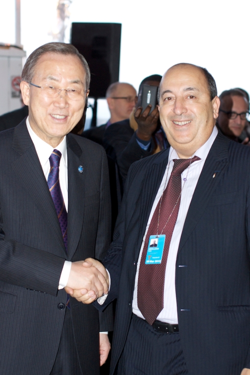 Salah Abdellaoui Secrétaire Général d'AI Maroc et Ban Ki Moon pour les droits de l'Homme au coeur du traité sur le commerce des armes. Photo Benoît Muracciole